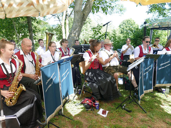 Festgottesdienst zum 1.000 Todestag des Heiligen Heimerads auf dem Hasunger Berg (Foto: Karl-Franz Thiede) Festgottesdienst zum 1.000 Todestag des Heiligen Heimerads auf dem Hasunger Berg (Foto: Karl-Franz Thiede)